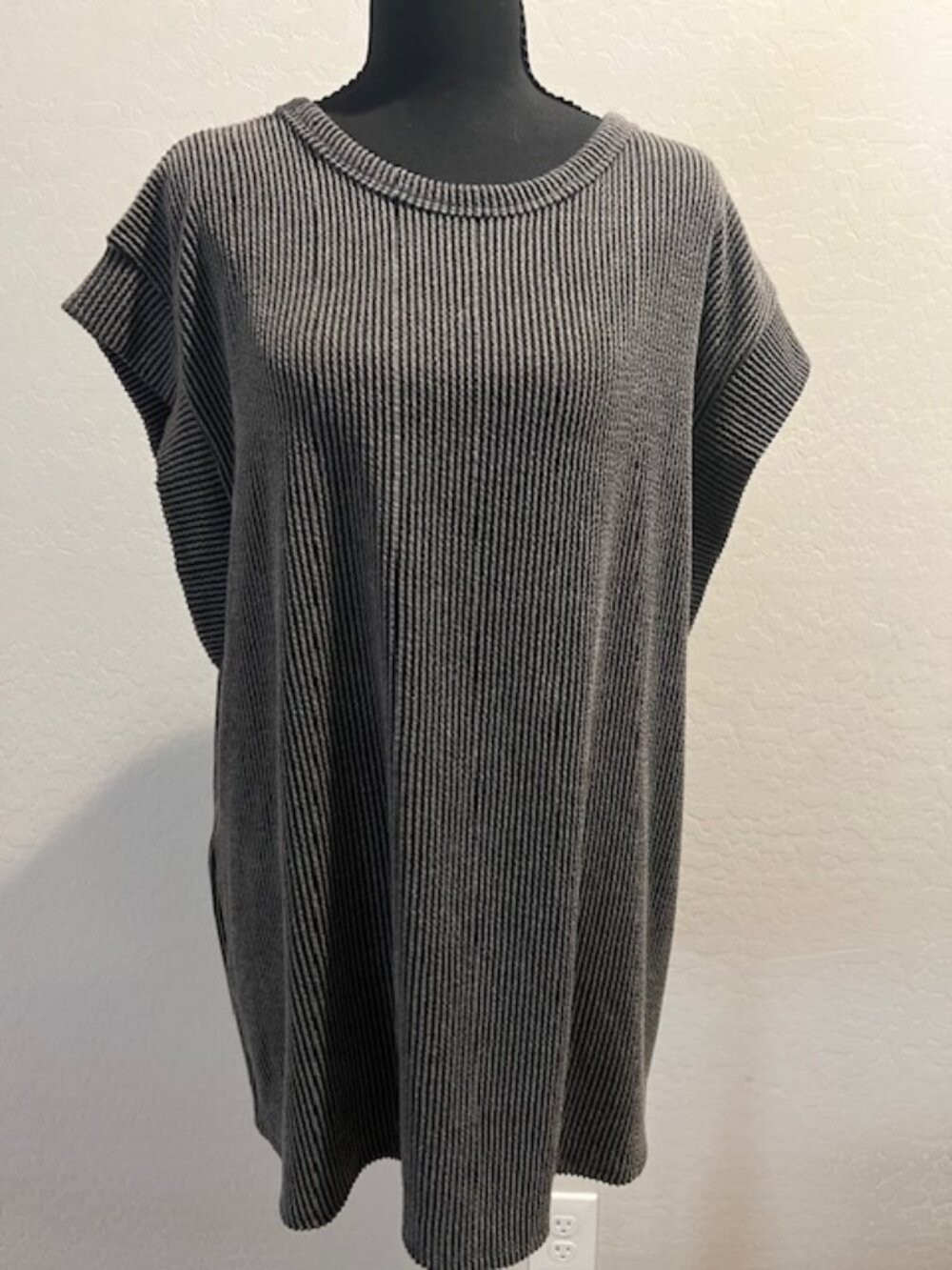 HEMISH USA Charcoal Ribbed Oversized Tunic Top 2X Short Sleeve